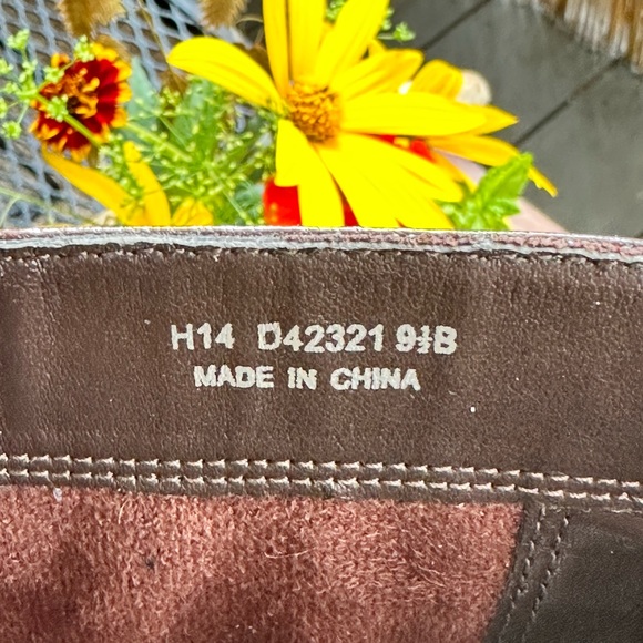 Cole Haan Dorian brown leather/stretch equestrian knee boot. Size 9.5 - Picture 10 of 11